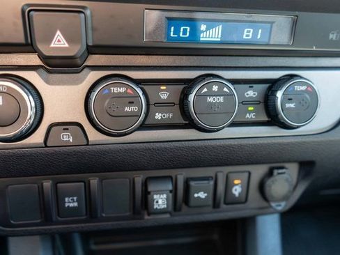 Used 2023 Toyota Tacoma TRD Sport AWD/4WD image 30