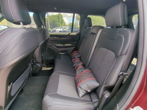 Certified 2024 Jeep Grand Cherokee Laredo AWD/4WD image 15