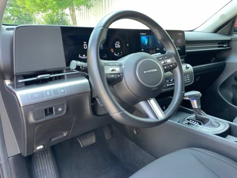 Used 2025 Hyundai Kona SEL FWD image 9