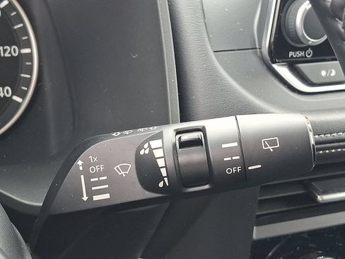 Used 2025 Nissan Rogue SV AWD/4WD image 25
