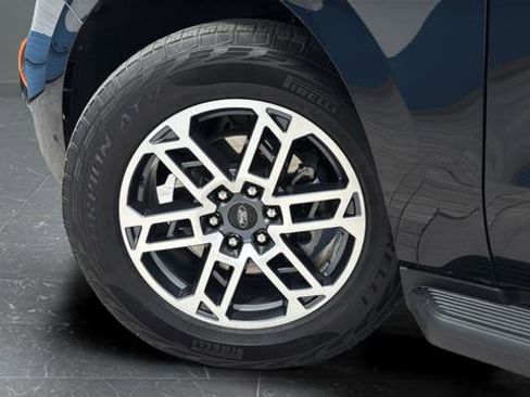 Used 2025 Ford Expedition Active AWD/4WD image 38