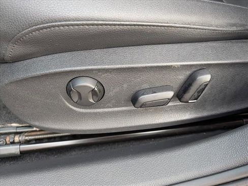 Used 2015 Volkswagen Passat 1.8T Limited Edition image 27