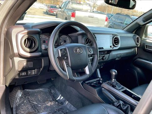 Used 2022 Toyota Tacoma TRD Sport w/ TRD Premium Sport Package image 15