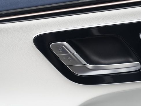 Used 2023 Mercedes-Benz EQE 500 4MATIC SUV image 28