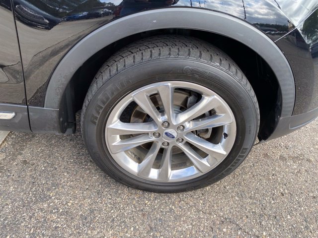 Used 2018 Ford Explorer XLT w/ Equipment Group 202A AWD/4WD image 17