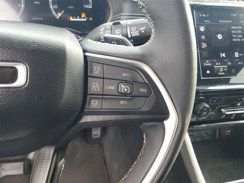 Used 2023 Jeep Grand Cherokee L Altitude image 19