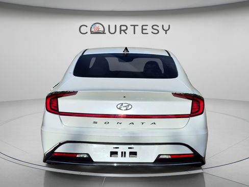 Used 2022 Hyundai Sonata SE FWD image 4