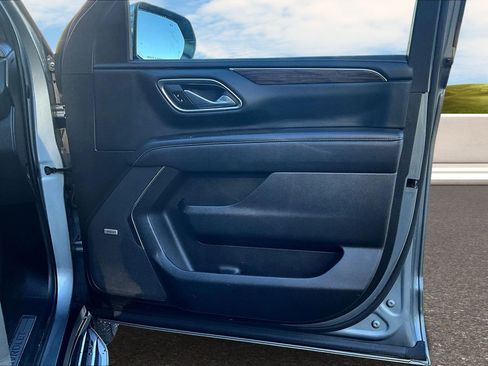 Used 2023 Chevrolet Suburban Premier image 20