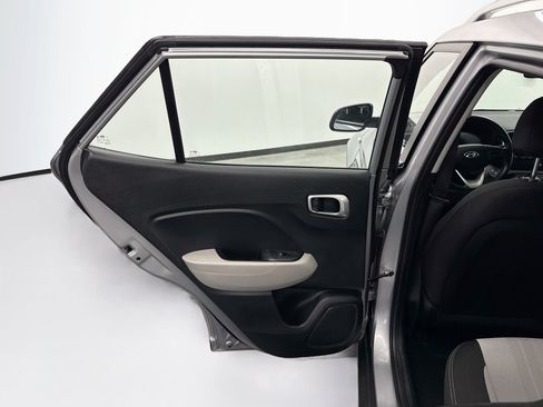 Used 2025 Hyundai Venue SEL FWD image 26