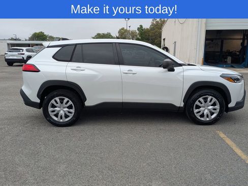 Used 2023 Toyota Corolla Cross L image 2