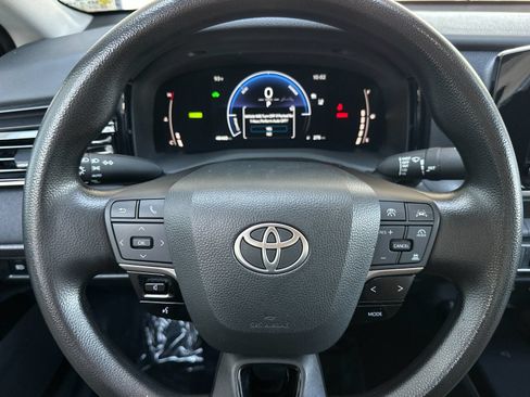 Used 2025 Toyota Camry LE FWD image 20
