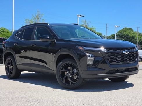 New 2026 Chevrolet Trax LT w/ Driver Confidence Package FWD image 2