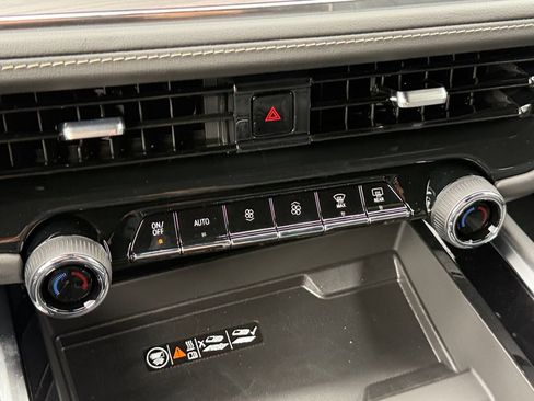 New 2026 Chevrolet Suburban Premier w/ Sun And Tow Package AWD/4WD image 18