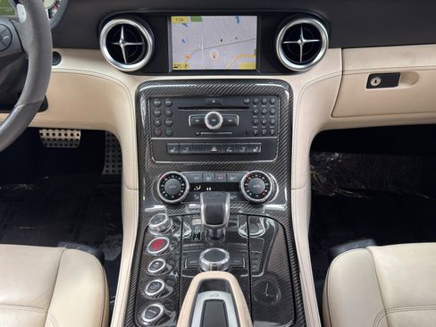 Used 2012 Mercedes-Benz SLS AMG Roadster image 25