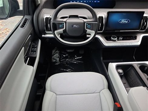 New 2025 Ford Expedition Platinum w/ Driver's Package image 7