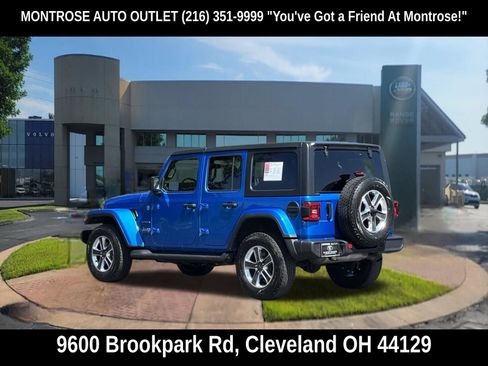 Used 2022 Jeep Wrangler Unlimited Sahara w/ LED Lighting Group AWD/4WD image 7