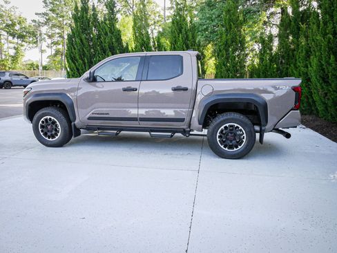 Used 2026 Toyota Tacoma TRD Off-Road AWD/4WD image 7