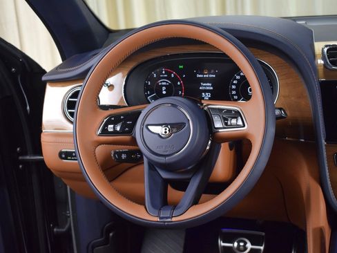 New 2026 Bentley Bentayga AWD/4WD image 4