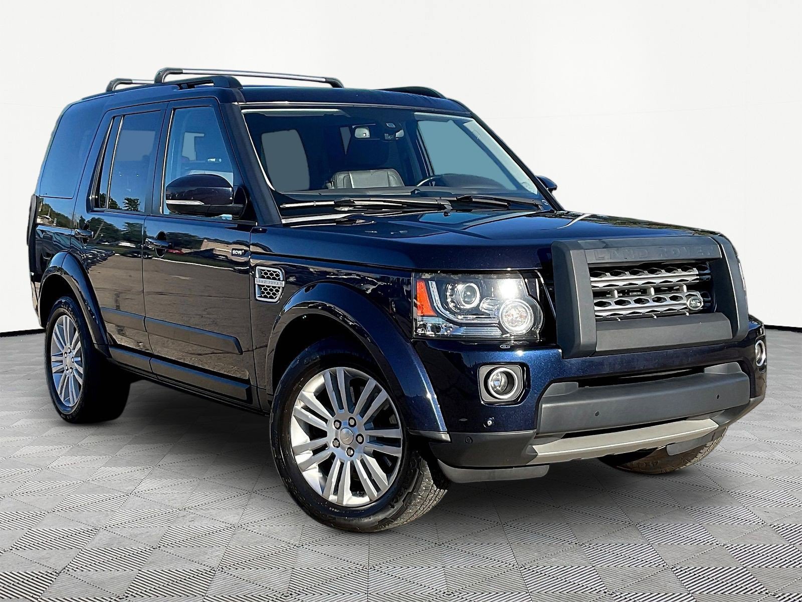Used 2014 Land Rover LR4 HSE LUX AWD/4WD image 3