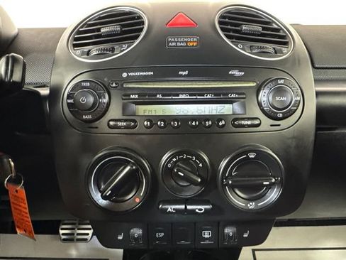 Used 2009 Volkswagen Beetle Blush FWD image 13