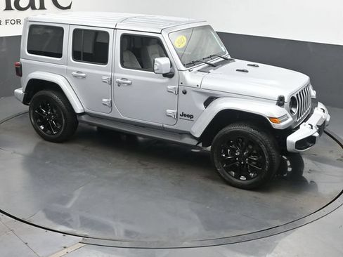 Used 2023 Jeep Wrangler Unlimited Sahara AWD/4WD image 32