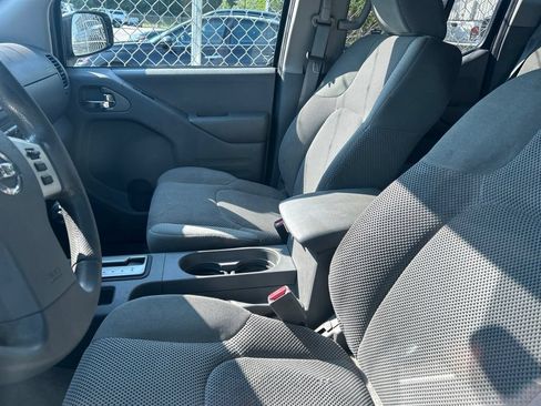 Used 2018 Nissan Frontier SV RWD image 2