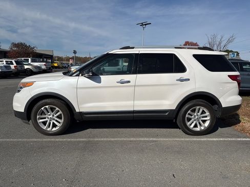 Used 2015 Ford Explorer XLT w/ Equipment Group 202A image 8