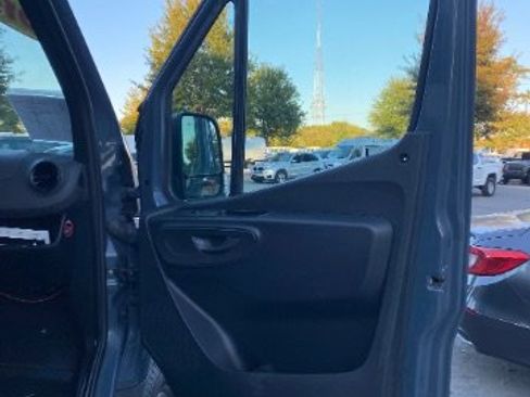 Used 2019 Mercedes-Benz Sprinter 144 image 20