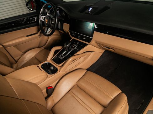 Used 2019 Porsche Cayenne AWD/4WD image 30