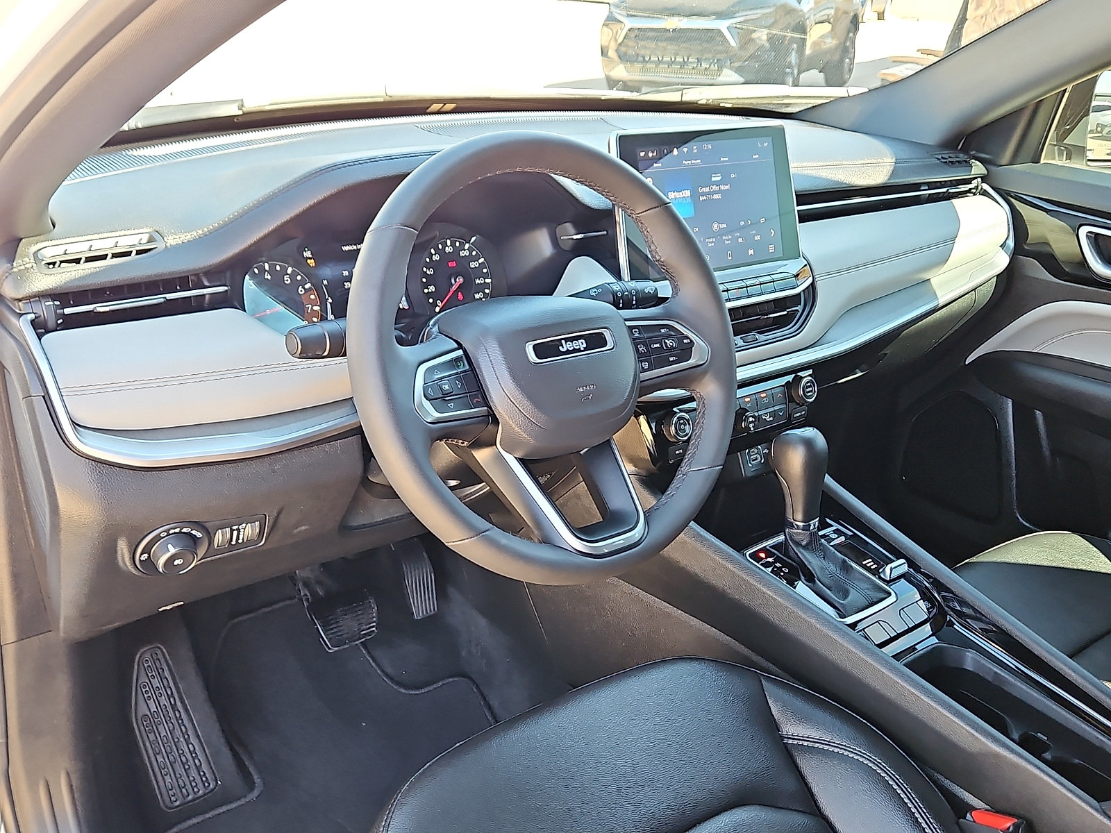 Used 2025 Jeep Compass Limited AWD/4WD image 11