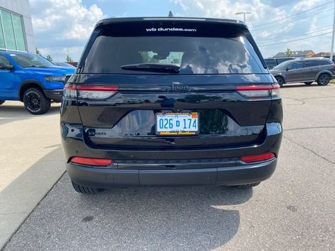 Certified 2023 Jeep Grand Cherokee Altitude AWD/4WD image 6