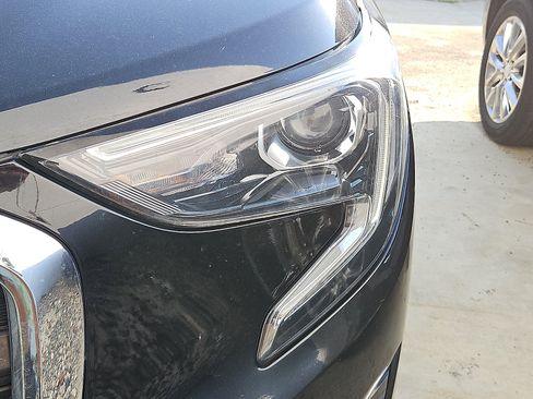 Used 2018 GMC Terrain SLE w/ Driver Convenience Package FWD image 4