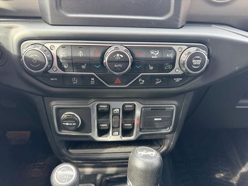 Used 2018 Jeep Wrangler Unlimited Sport S image 23