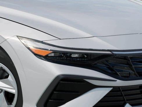 New 2026 Hyundai Elantra SE FWD image 9