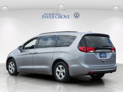 Used 2017 Chrysler Pacifica Premium FWD image 5