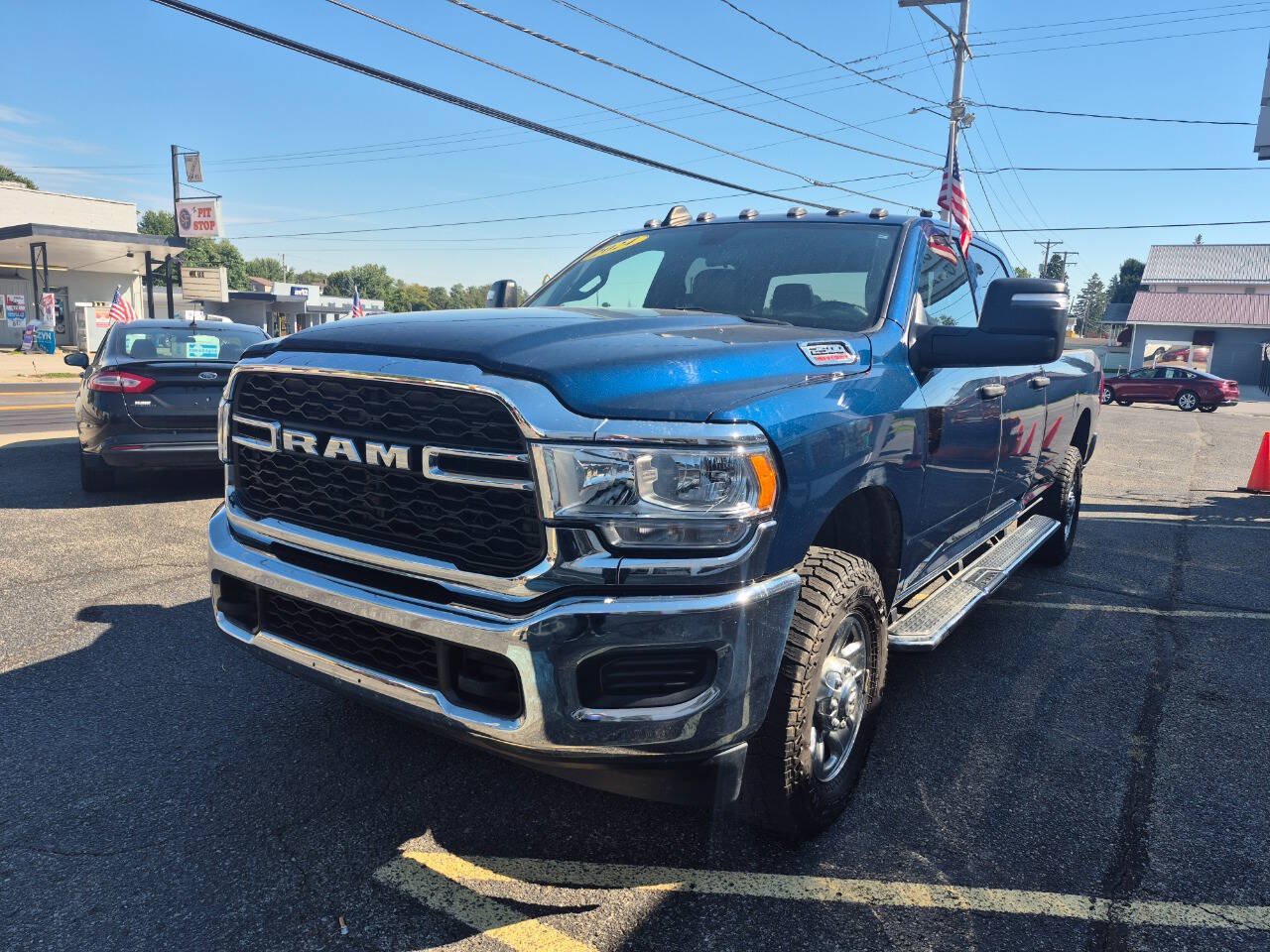 Used 2024 RAM 2500 Tradesman w/ Chrome Appearance Group AWD/4WD image 3
