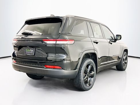 Used 2023 Jeep Grand Cherokee Limited w/ Black Appearance Package AWD/4WD image 9