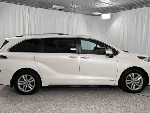 Used 2021 Toyota Sienna AWD image 15