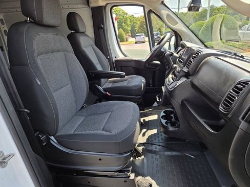 Used 2025 RAM ProMaster 2500 w/ Convenience Group FWD image 14