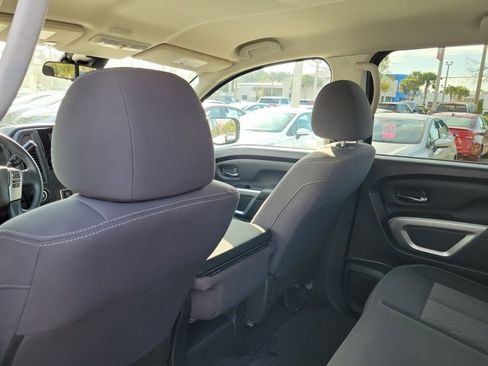Used 2023 Nissan Titan SV image 11