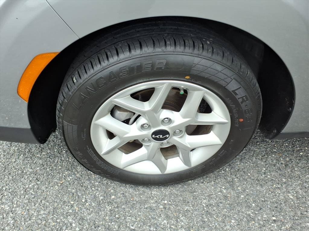 Used 2025 Kia Soul LX w/ LX Technology Package FWD image 13