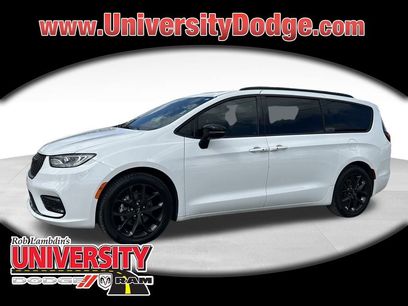 Used 2024 Chrysler Pacifica Limited w/ S Appearance Package