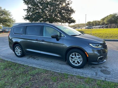 Used 2022 Chrysler Pacifica Touring-L image 7