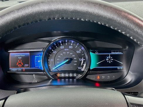 Used 2018 Ford Explorer XLT w/ Equipment Group 202A image 12