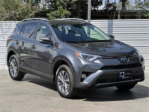 Used 2017 Toyota RAV4 XLE w/ Convenience Package AWD/4WD image 8