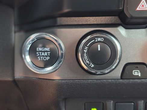 Used 2019 Toyota Tacoma TRD Sport image 31