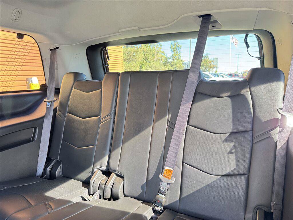 Used 2016 Cadillac Escalade Luxury AWD/4WD image 24