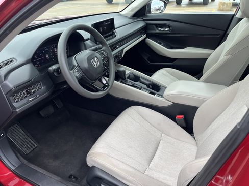 Used 2025 Honda Accord SE image 8
