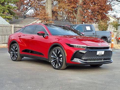 Used 2023 Toyota Crown Platinum image 2