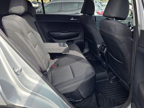 Used 2020 Kia Sportage LX image 9